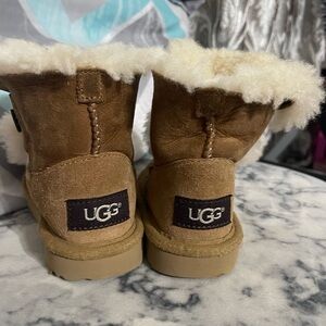 UGG Chestnut Boots with Plush White Lining toddler size 7 good condition